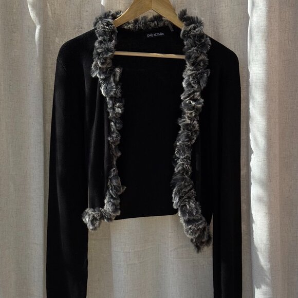 Chic Black Cardigan with Faux Fur Trim - Picture 3 of 3